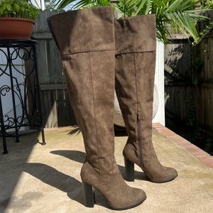 Knee-High Heeled Boots 👢